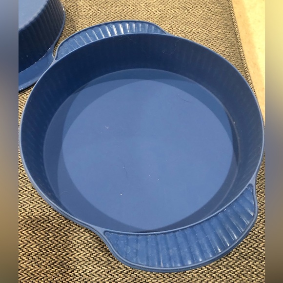 Roshco Silicone 9” Round Cake Pans (2) - Picture 3 of 7